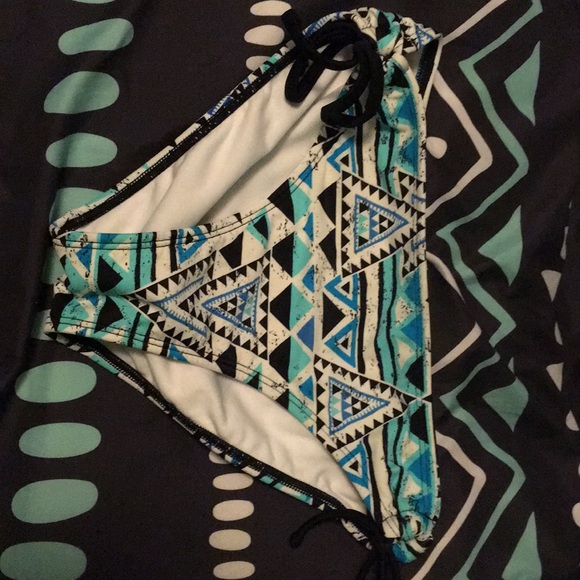 Two piece bathing suit - Picture 3 of 3